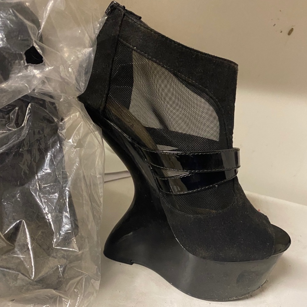 Funky heel